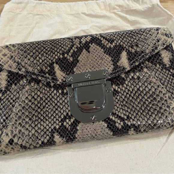 MICHAEL KORS FAUX SNAKE SKIN CLUTCH - Picture 1 of 8